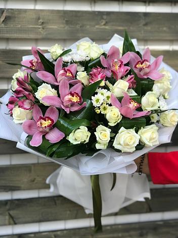Букет цветов из: Розы и Хризантемы в Зайцеве