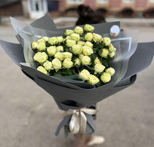Букет Белые кустовые розы Солинеро в Зайцеве