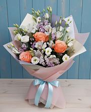 Букет цветов из:  Лизиантусы, Розы, Альстромерии и Гипсофила в Зайцеве