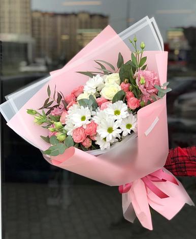 Букет цветов из: Розы, Лизиантусы и Хризантемы в Зайцеве